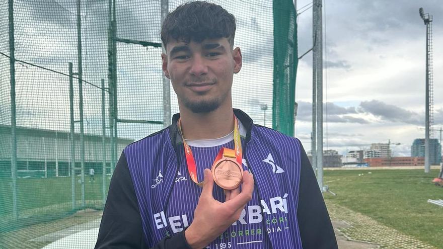 Aarón Córcoles, del Club el Garbí, bronce nacional en lanzamientos largos