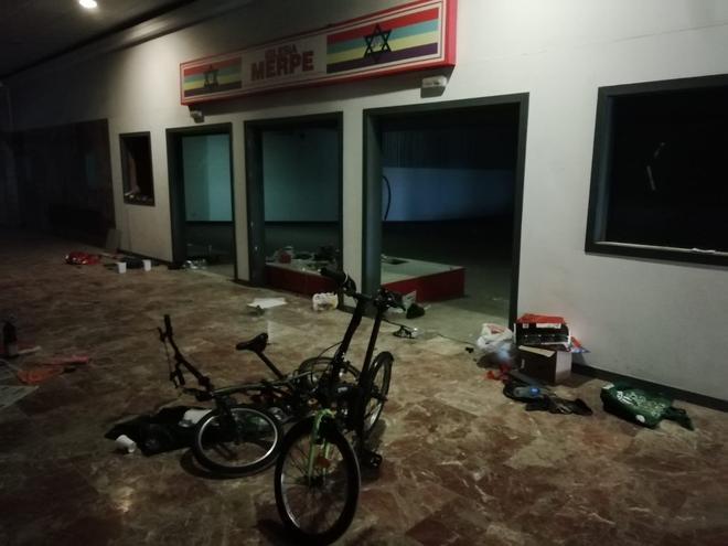 Galería de imágenes del incendio en los bajos del antiguo cine Cartago de Ibiza