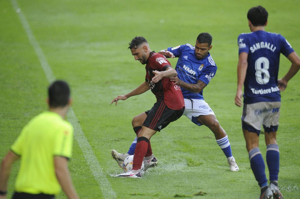 El partido entre el Mirandés y el Real Oviedo, en imágenes