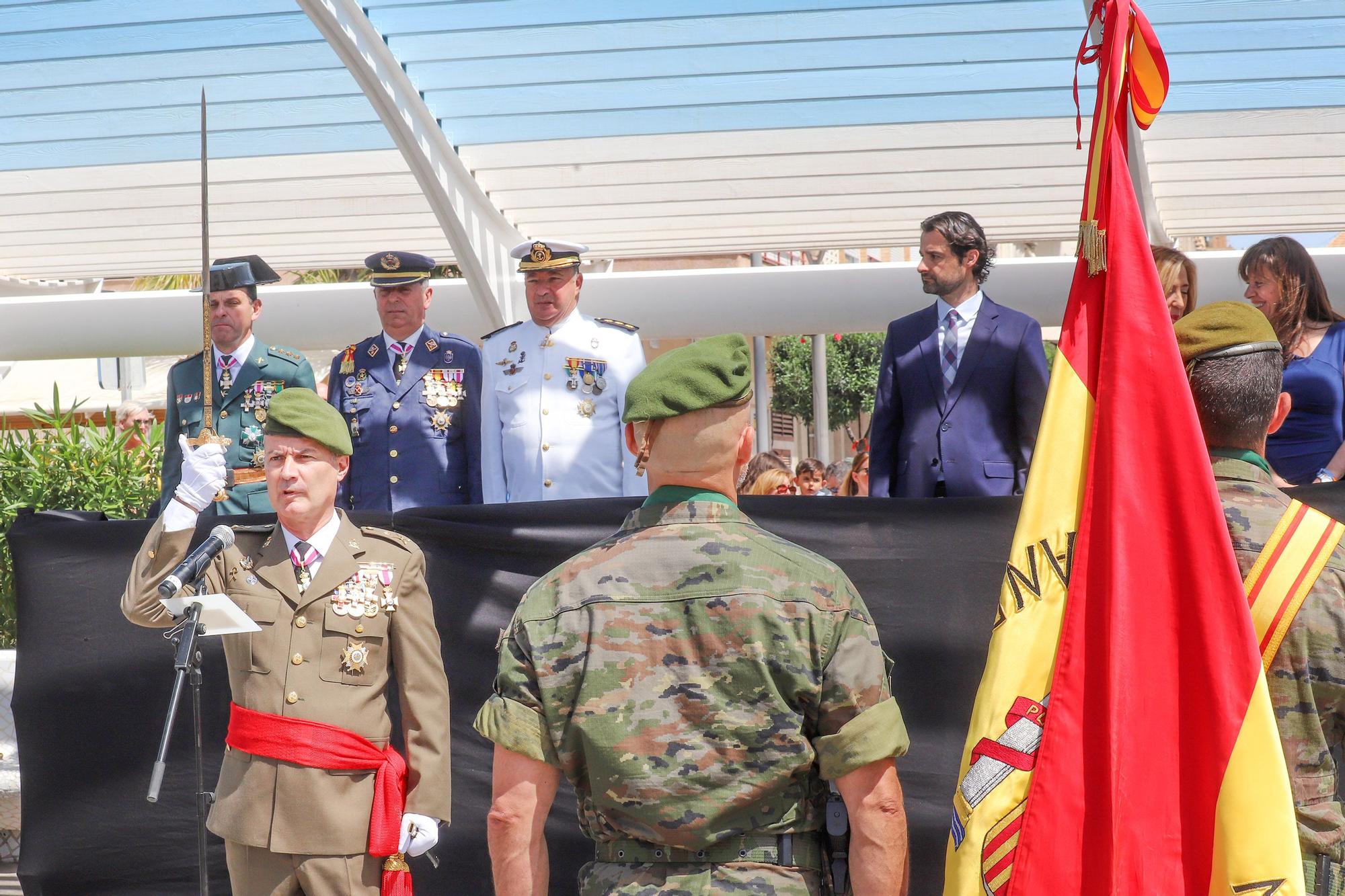 Sol y fidelidad a la bandera en Torrevieja