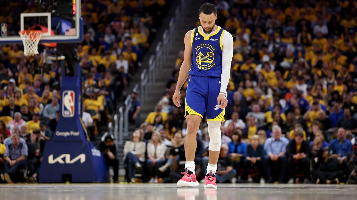 Curry se lamenta tras perder el sexto partido ante los Kings