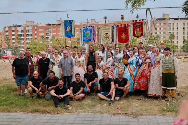 Benicalap celebra San Juan con la Macromascletà