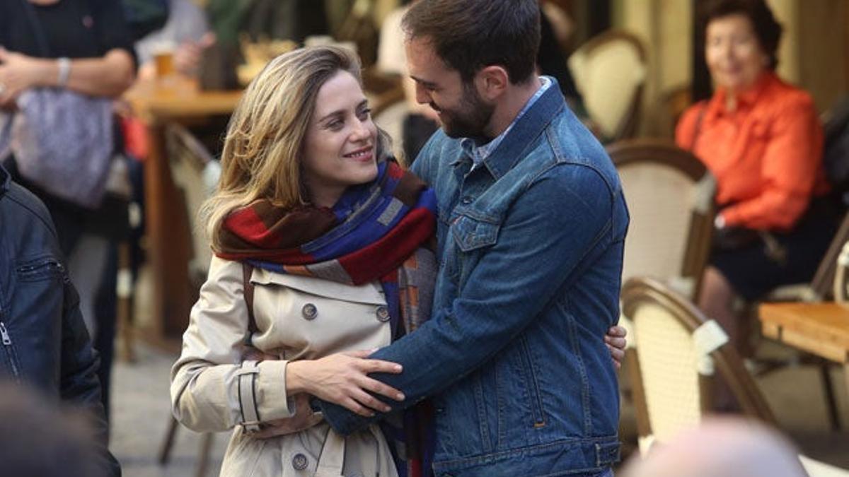 María León y Jon Plazaola, en el rodaje de lo nuevo de 'Allí abajo'