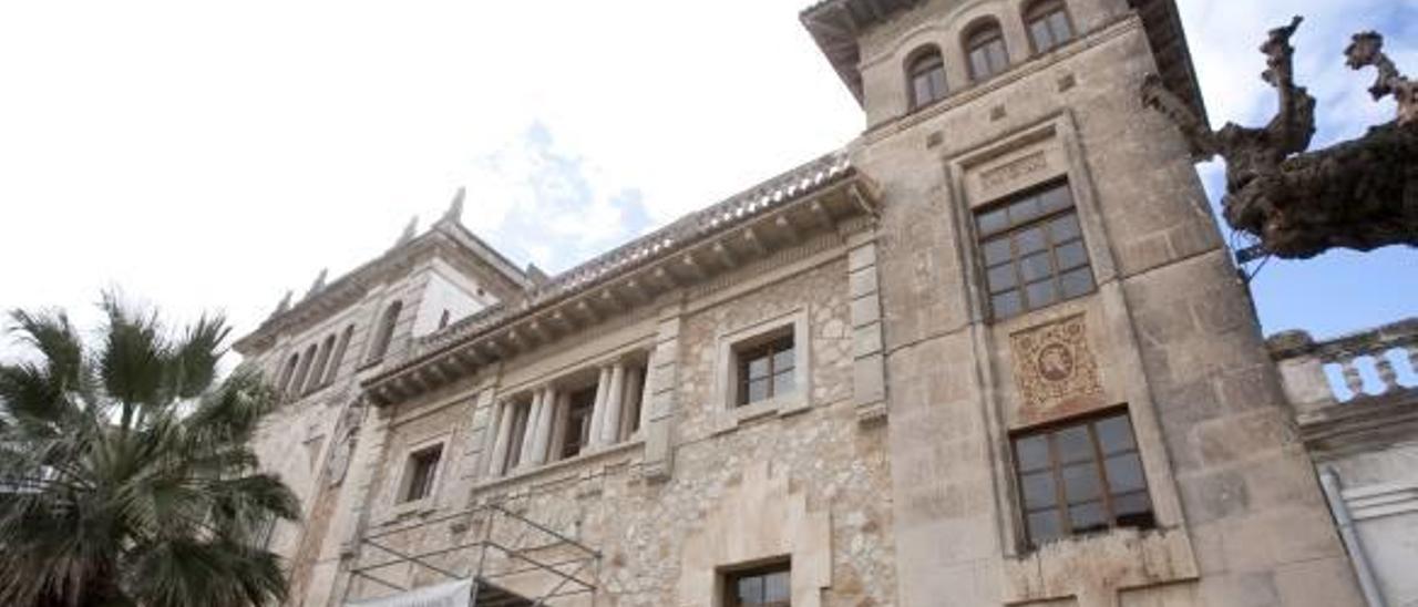 La Universitat de València reparará la fachada del Lluís Vives de Ontinyent