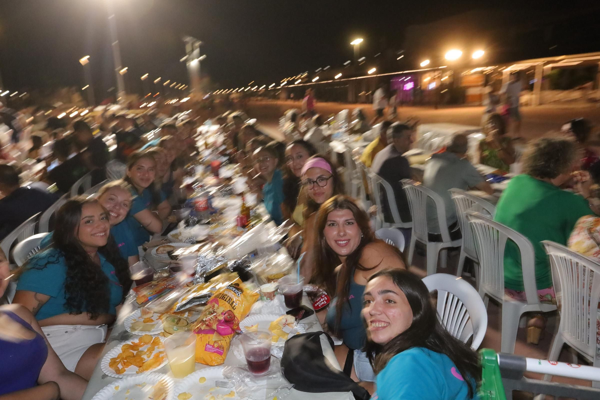 Sopar de pa i porta en las fiestas de Sant Pere del Grau de Castelló