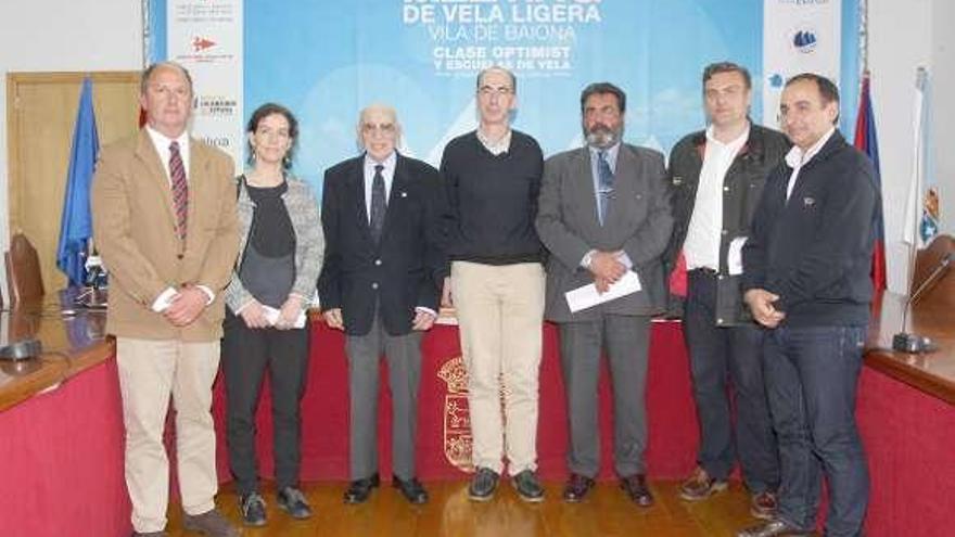 Presentación del Meeting de Vela Ligera, ayer, en Baiona.