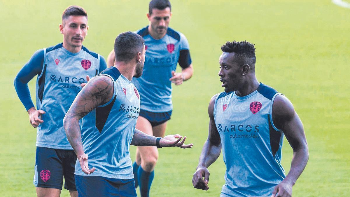 Bouldini, Vezo, Pablo Martínez y Postigo son cuatro de los jugadores que vivieron los duelos del año pasado ante el Albacete. El ‘10’ se perdió el play off como consecuencia de la lesión que sufrió ante los manchegos en el duelo de liga en el Ciutat.