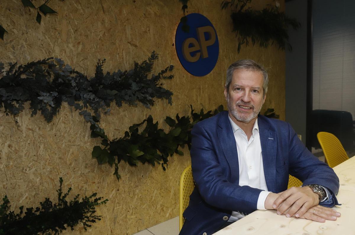 El candidato de Cs a la Alcaldía de Zaragoza, Daniel Pérez Calvo, en la redacción de EL PERIÓDICO DE ARAGÓN, esta semana.