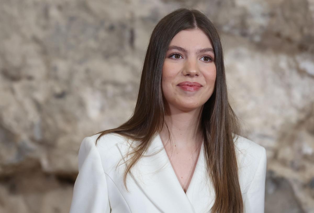 La infanta Sofía, en Madrid, en diciembre de 2024, en su primer acto institucional en solitario, una entrega de premios de un concurso de fotografía.