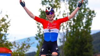 Vollering se queda sola al frente de la Vuelta femenina
