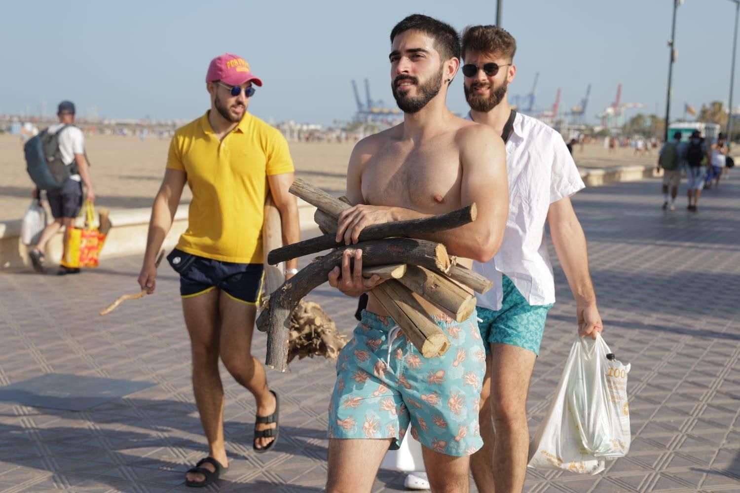 Todo listo para la noche de San Juan en las playas valencianas