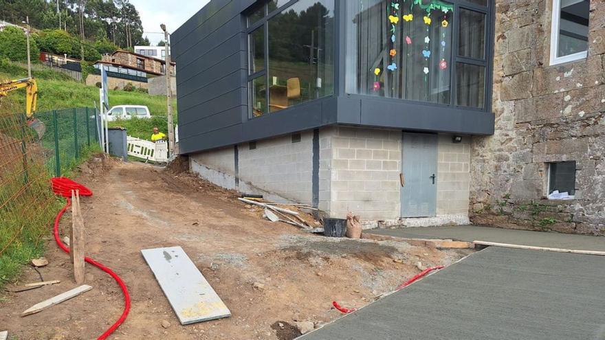 Obras en el exterior del centro social. | LOC