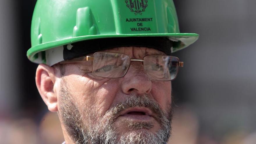 Juan Picazo, el &#039;Algarrobo&#039;, con su casco verde en la plaza