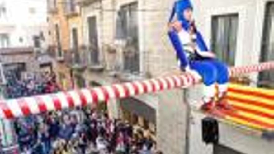 L&#039;inici de les Festes de Primavera va omplir ahir de gent els carrers del Barri Vell.