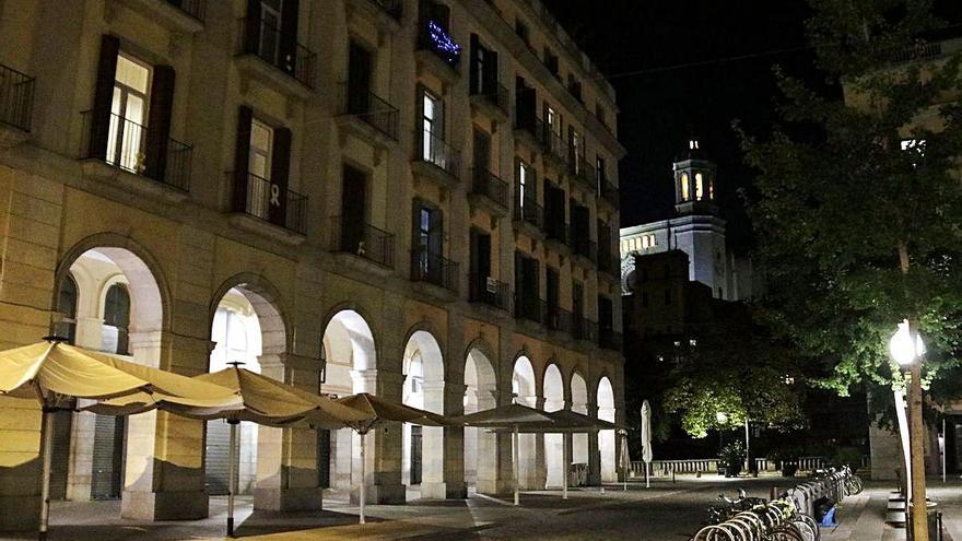 Els llocs emblemàtics de Girona de nit: Sant Narcís sense fires ni barraques
