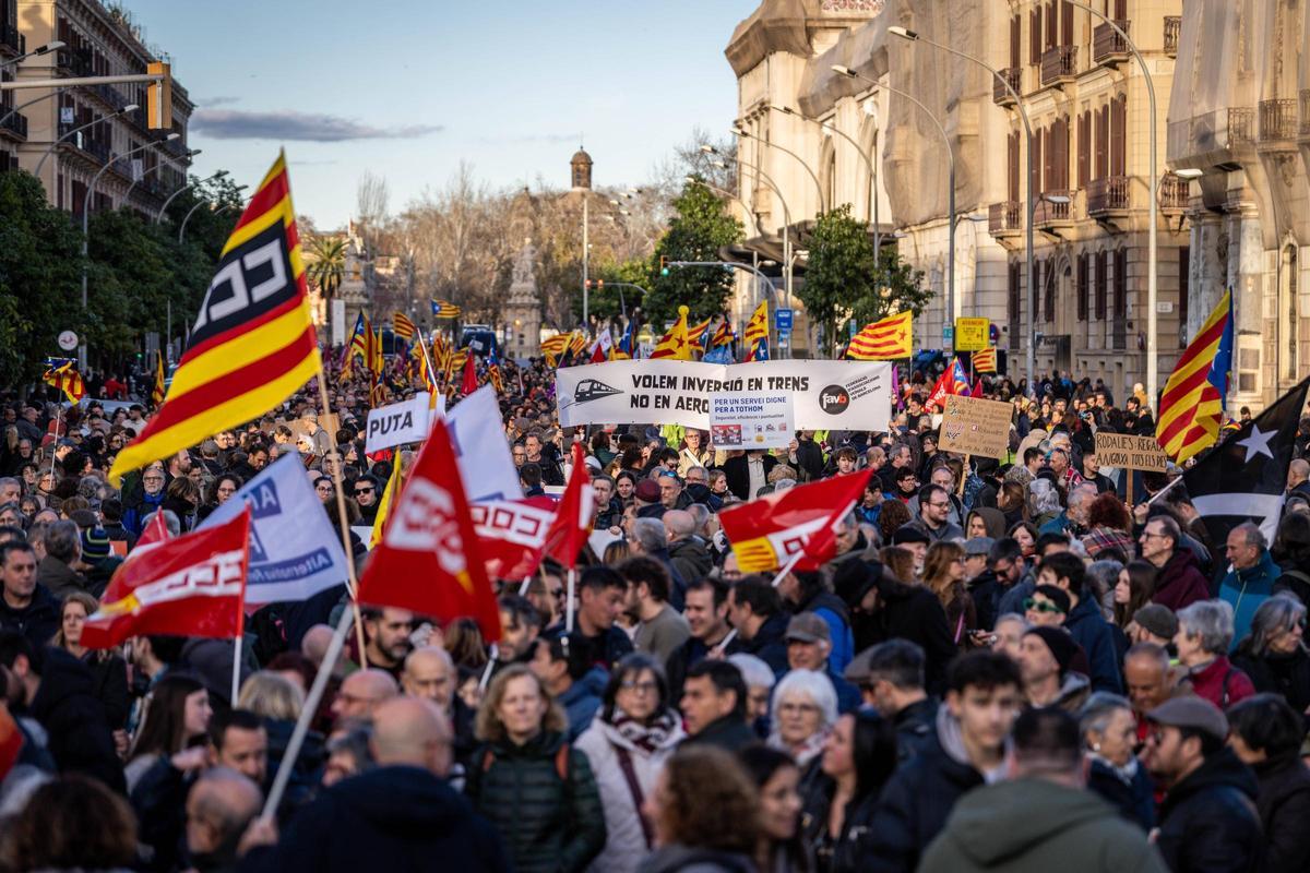 Los usuarios de Rodalies se manifiestan en Barcelona Los usuarios de Rodalies se manifiestan en Barcelona
