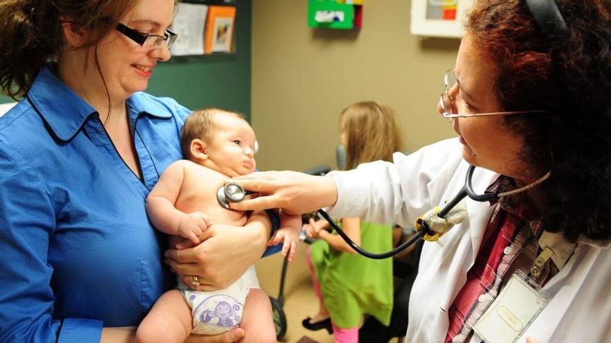 El 40% de los menores andaluces no tiene un pediatra en su centro de salud