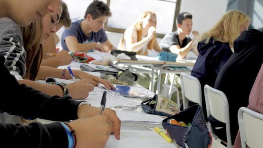El plan piloto de elección de lengua se volverá a ofrecer al margen de las negociaciones con Vox para los Presupuestos