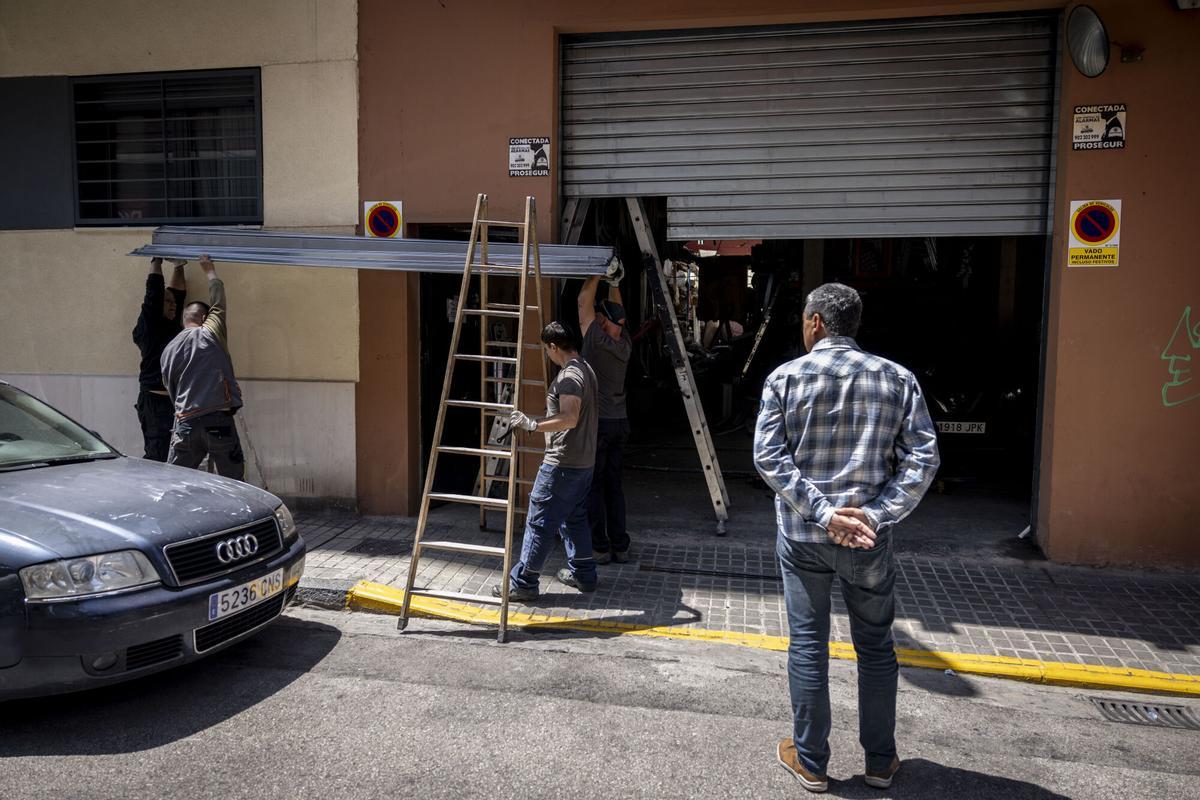 DERRUMBAMIENTO DE UN SUELO EN CALLE ARIA 19 DEL BARRIO DE DELICIAS