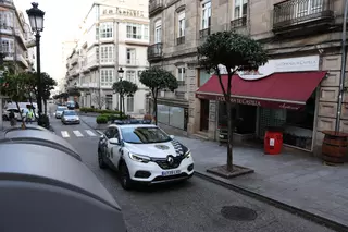 Le pega a su pareja en plena calle y la hija acaba llamando a la policía en Vigo