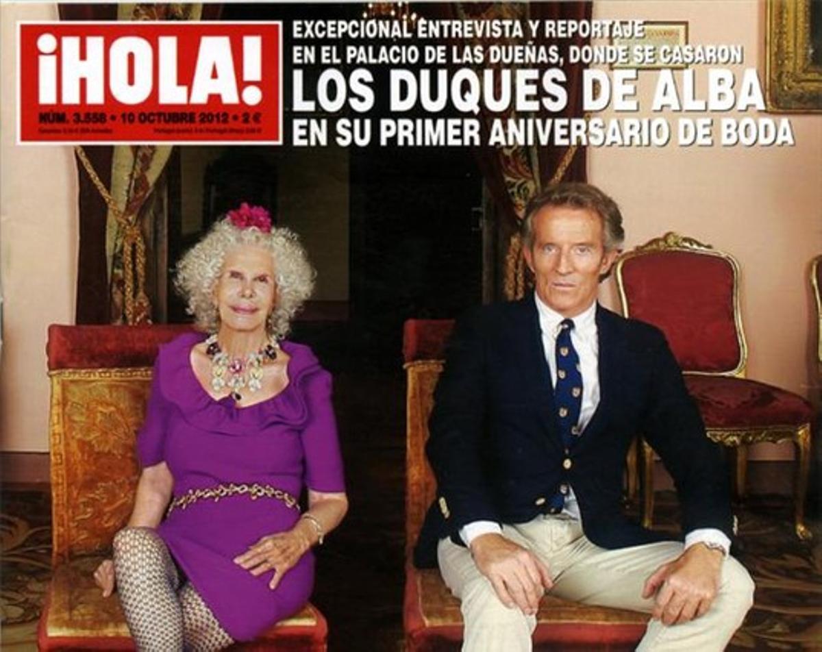 Els ducs d’Alba protagonitzen la portada de la revista ¡Hola!. Els ducs d’Alba protagonitzen la portada de la revista ¡Hola!.
