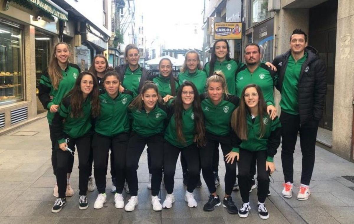 La expedición del Joventut d’Elx, durante el viaje a Marín