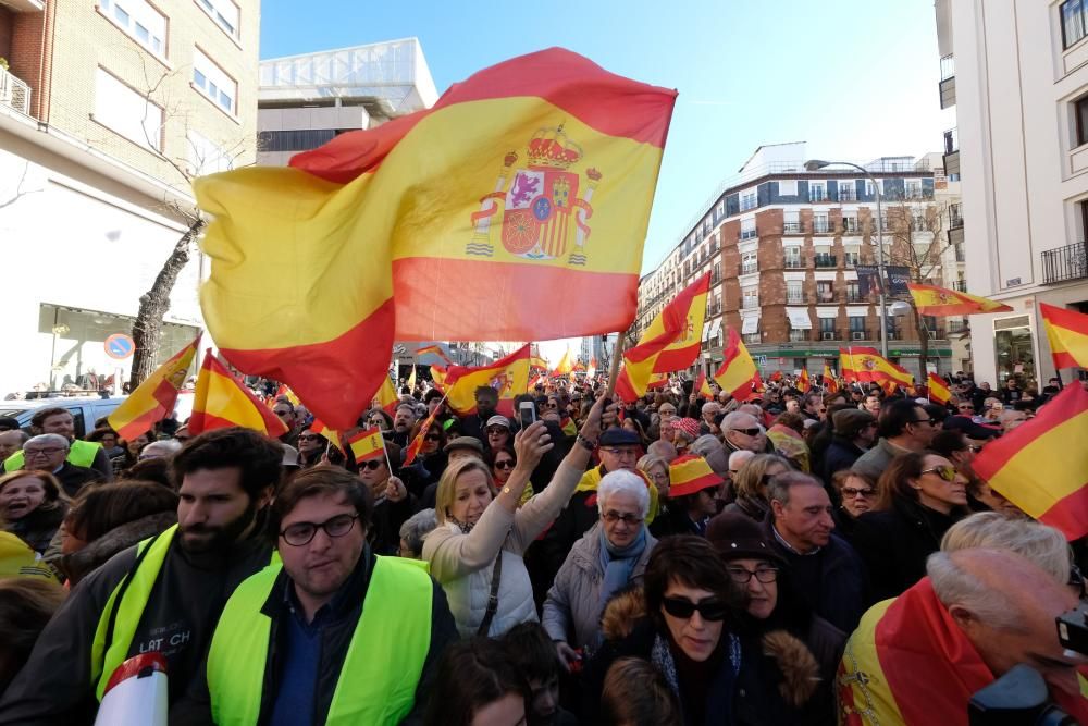 Multitudinària manifestació a Madrid en «defensa de la unitat d'Espanya»