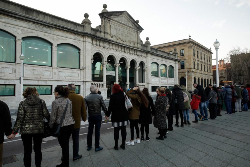 Cadena humana contra el racismo y la xenofobia