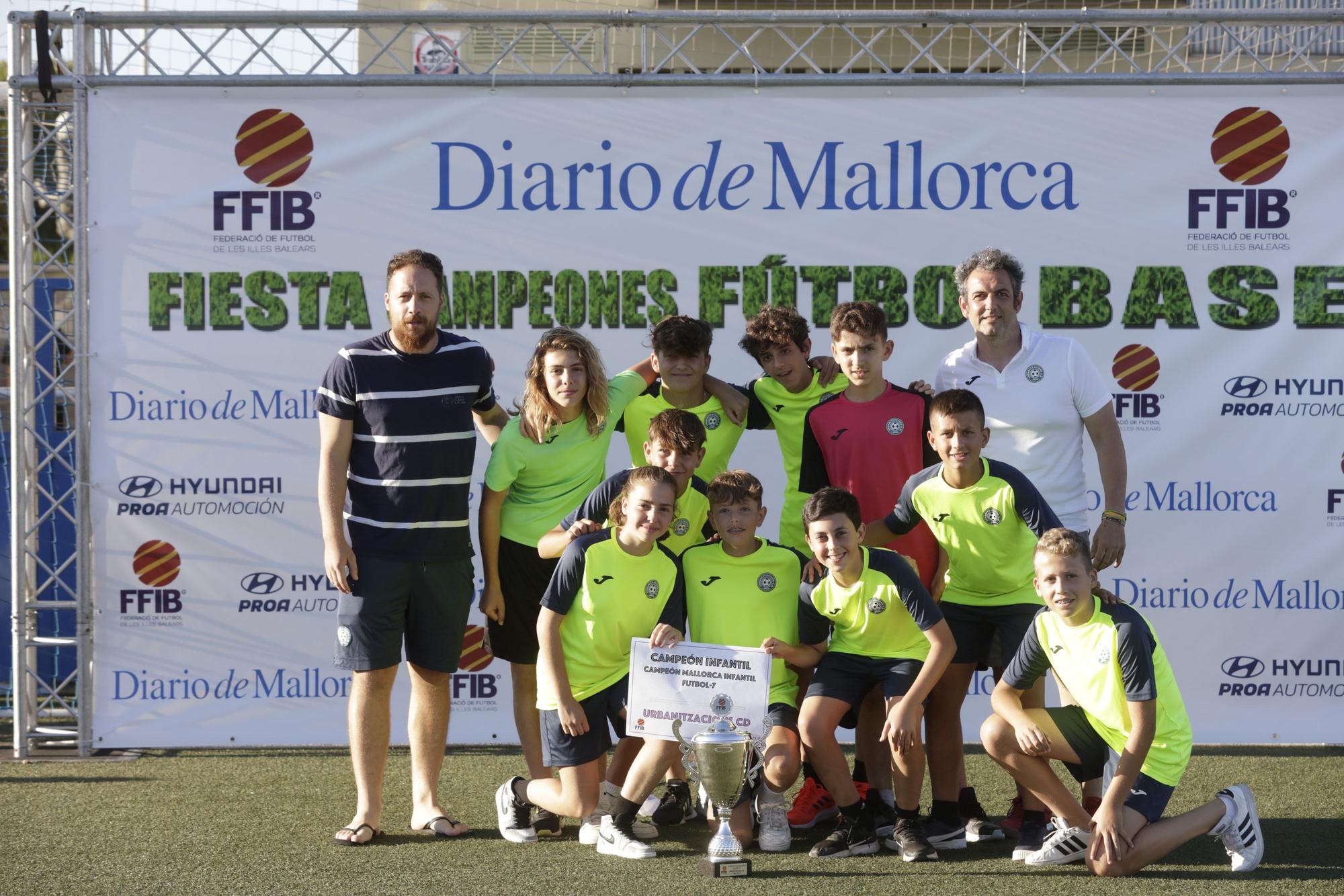 Urbanitzacions infantil, campe�n F�tbol-7 Mallorca.jpg