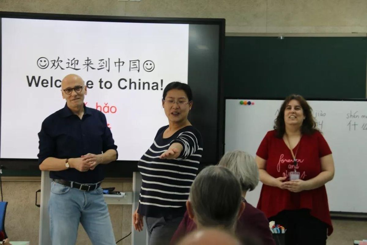 Rodrigo Muñoz imparte una clase en Tianjín (China).