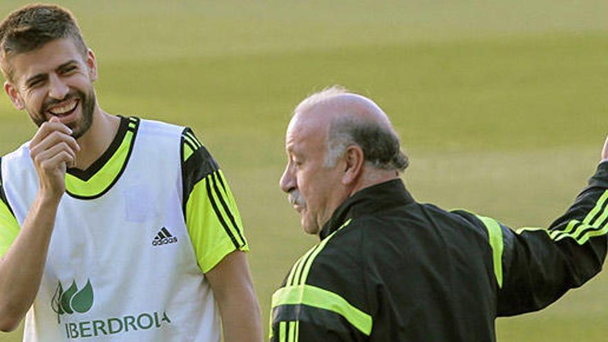 Del Bosque, con Piqué en una imagen de archivo.