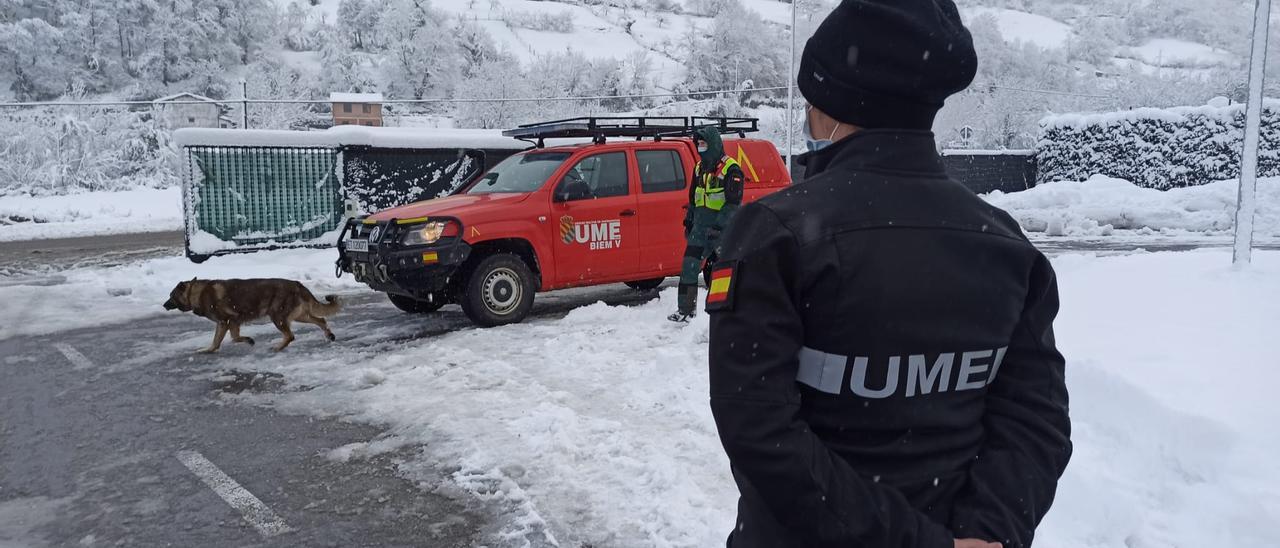 La UME se incorpora a la búsqueda del operario desaparecido tras un alud San Isidro | LUIMSA MURIAS