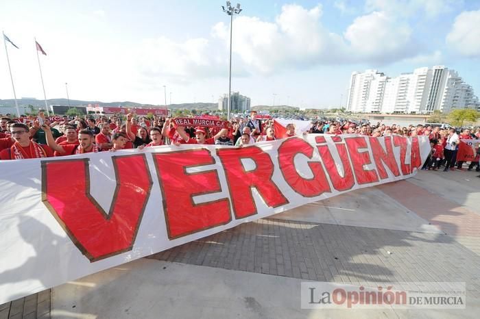 Tensión en la puerta de Nueva Condomina