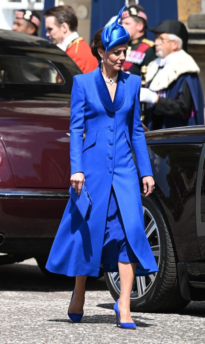 Kate Middleton con look en azul