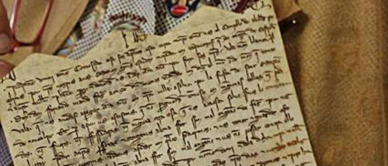 Una carta de vecindad de 1304 del archivo municipal.