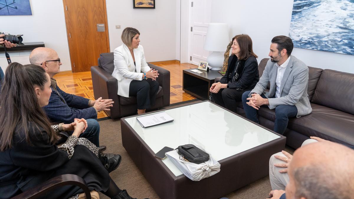 Reunión de la alcaldesa, Noelia Arroyo, con presidenta de la UCAM, María Dolores García Mascarell, este lunes.