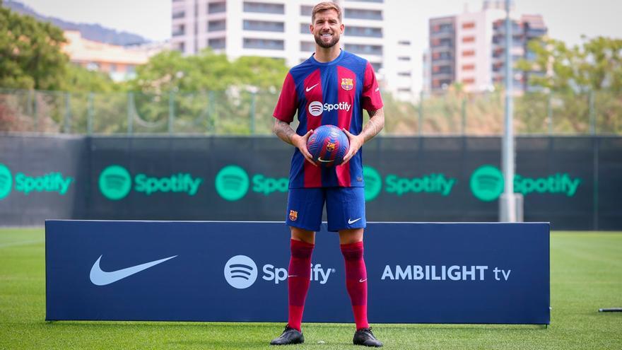 Lo que no se vio de la presentación de Iñigo Martínez con el Barça
