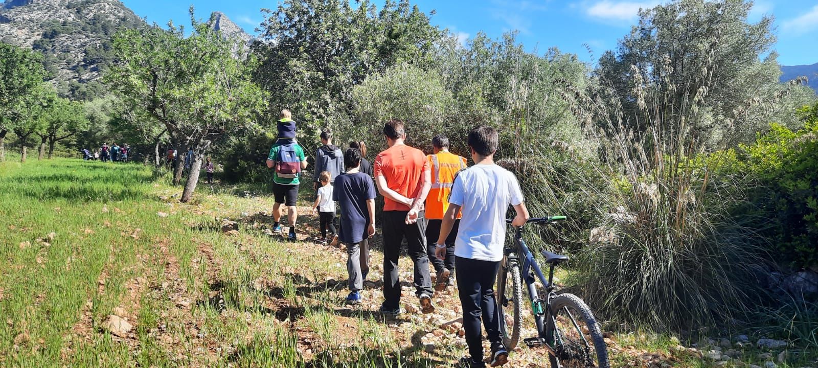 Unas 300 personas exigen la "apertura inmediata" del camí de Passatemps, en Bunyola