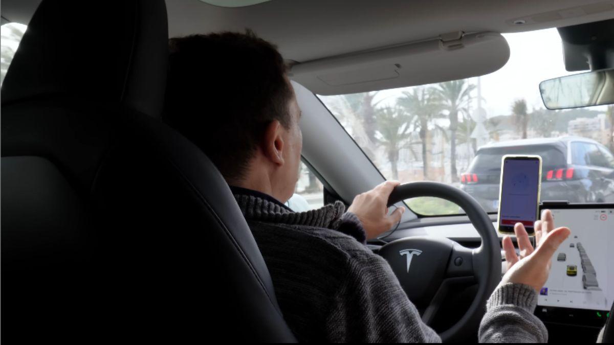 Recuperarse del coste de una licencia de taxi, que supera los 130.000 euros, puede requerir entre diez y quince años de trabajo