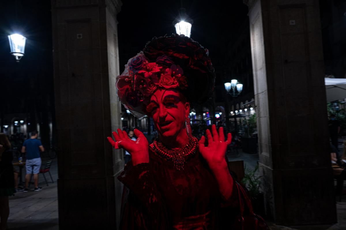 Celebración de la verbena en la plaza Reial de Barcelona.