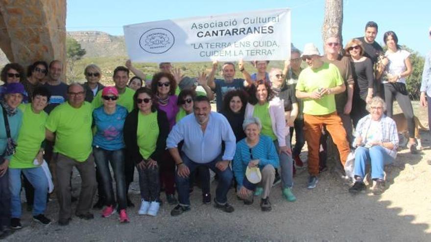 L&#039;Associació Cultural Cantarranes colabora en la siembra de 3.600 semillas de bellota en Chulilla