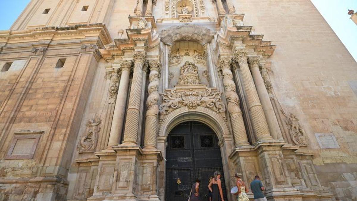 La basílica de Santa María pondrá en marcha una oficina en Elche para dar un impulso a la restauración, que se cifra en 10 millones de euros