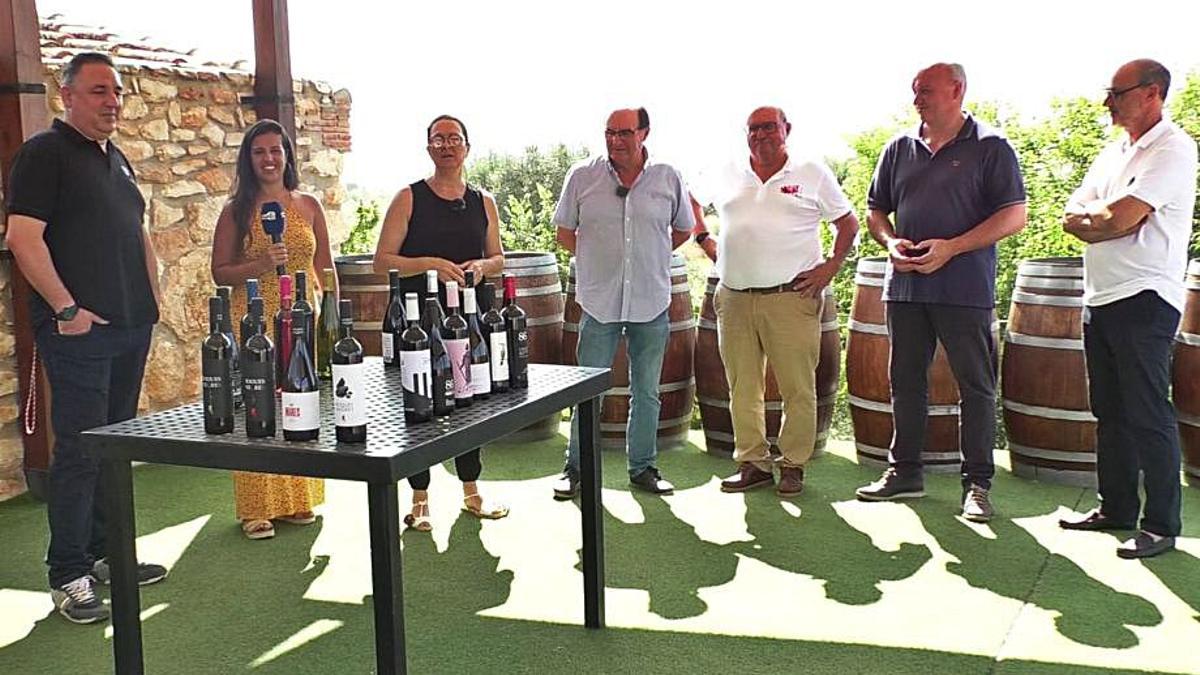 ‘La Panderola’ se desplazó a les Useres y habló con bodegueros y el alcalde.
