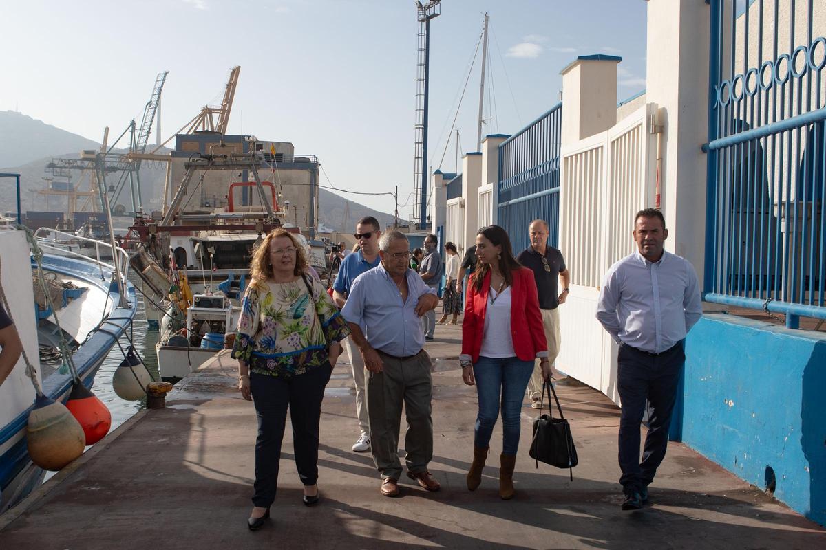 La consejera Sara Rubira, en una de sus reuniones con el sector pesquero regional.