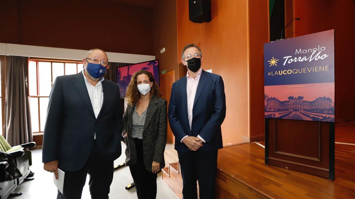 Manuel Torralbo, junto a Cristina Aguilar y Eulalio Fernández.