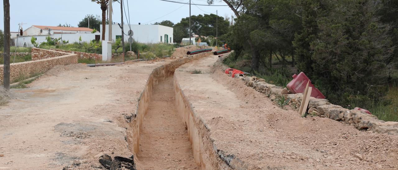 Obras en la carretera de es Ca Marí del tercer cable eléctrico