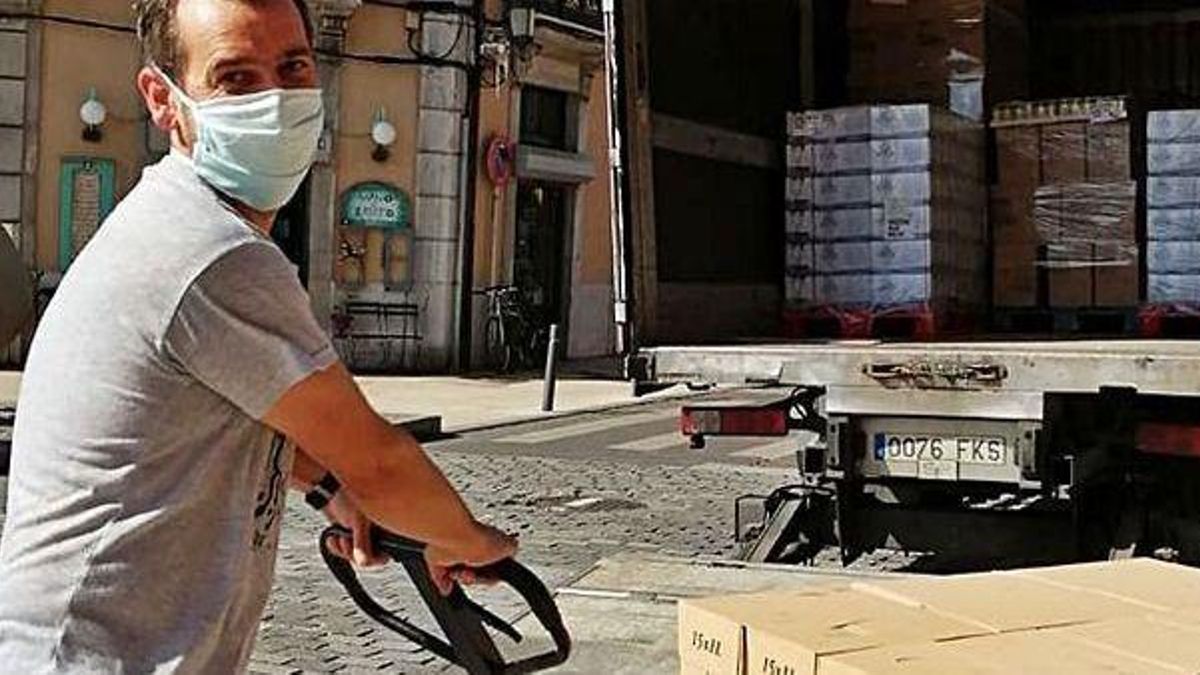 Un voluntario de la Fraternidad de Francisco.