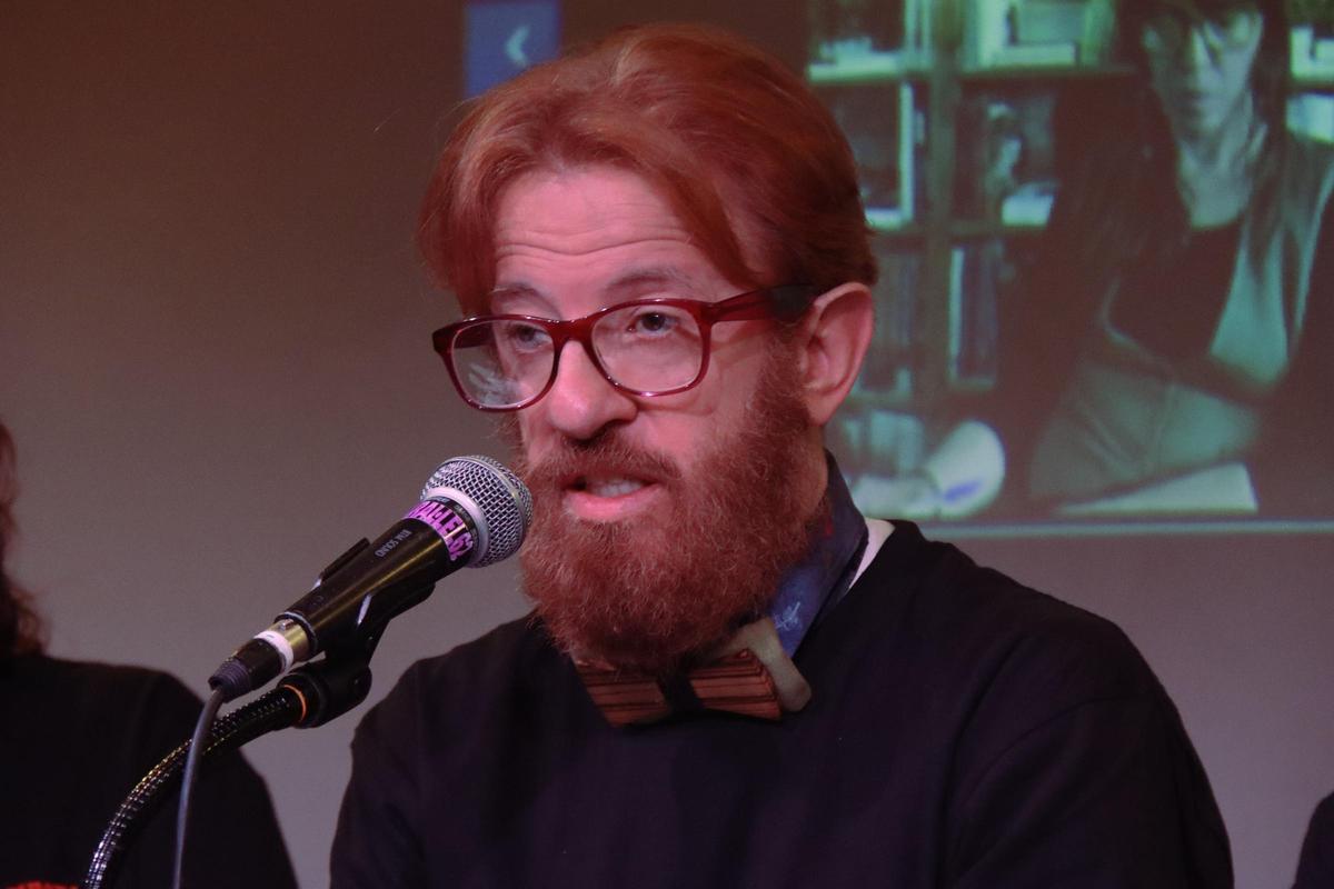 Eric del Arco, del Gremi de Llibreters, en roda de premsa.