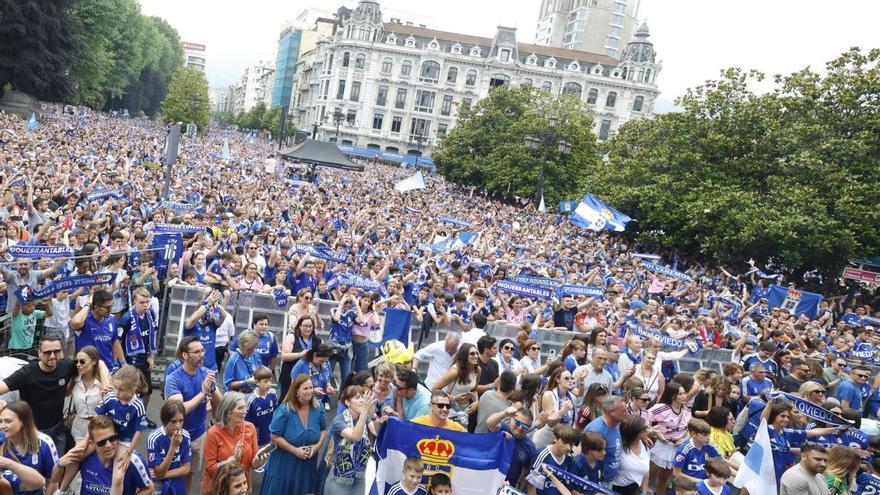 Toda la ciudad salió a la calle para celebrar el ascenso del Oviedo: esta es la increíble cifra de personas que congregó la capital entre el sábado y el domingo