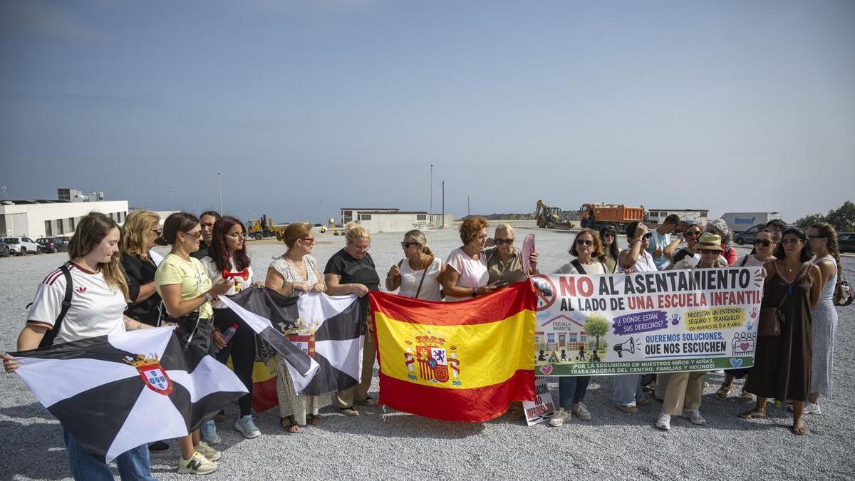 Los ceutíes vuelven a manifestarse, esta vez por los emplazamientos para los migrantes que está preparando el Gobierno